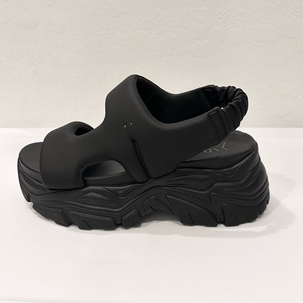 Y2K Black Chunky Platform Sandals Size 6 Slip-On Puffy Minimal 2.75” Heel EUC